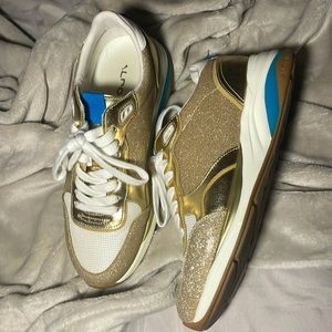 Brand: Aldo Color: white and gold Size: 7.5